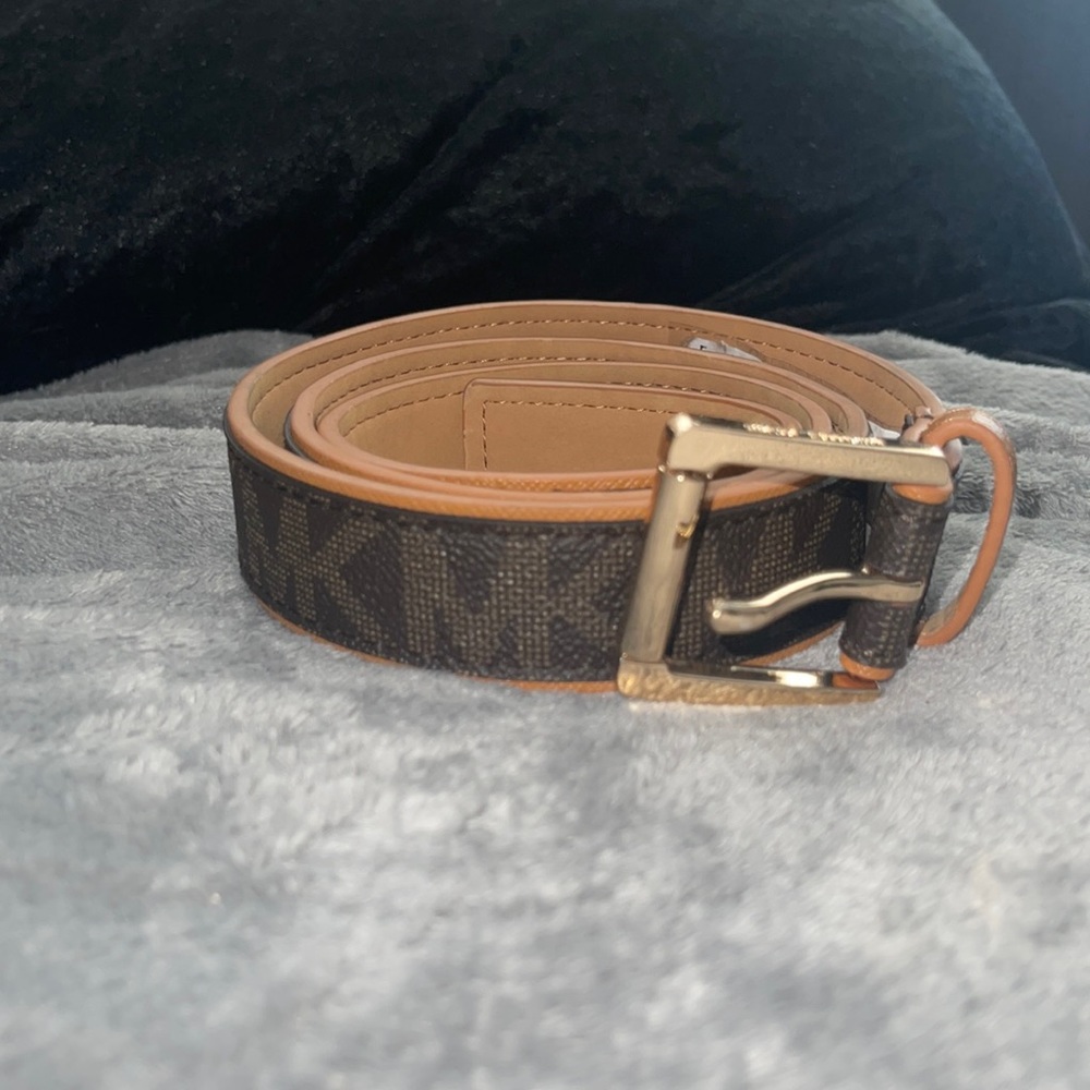 Michael Kors Womens Large belt . New condition !